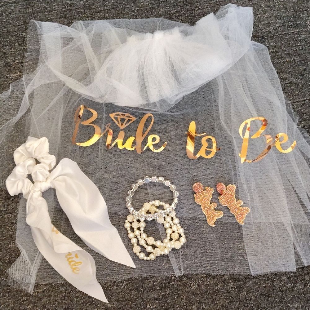 5 Piece Bridal Bride To Be Bachelorette Party Accessories Gift Set Earrings Veil